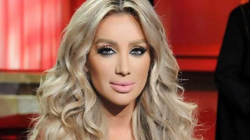 صور مايا دياب تستعير تسريحة أريانا غراندي الشهيرة.. من ناسبتها أكثر؟